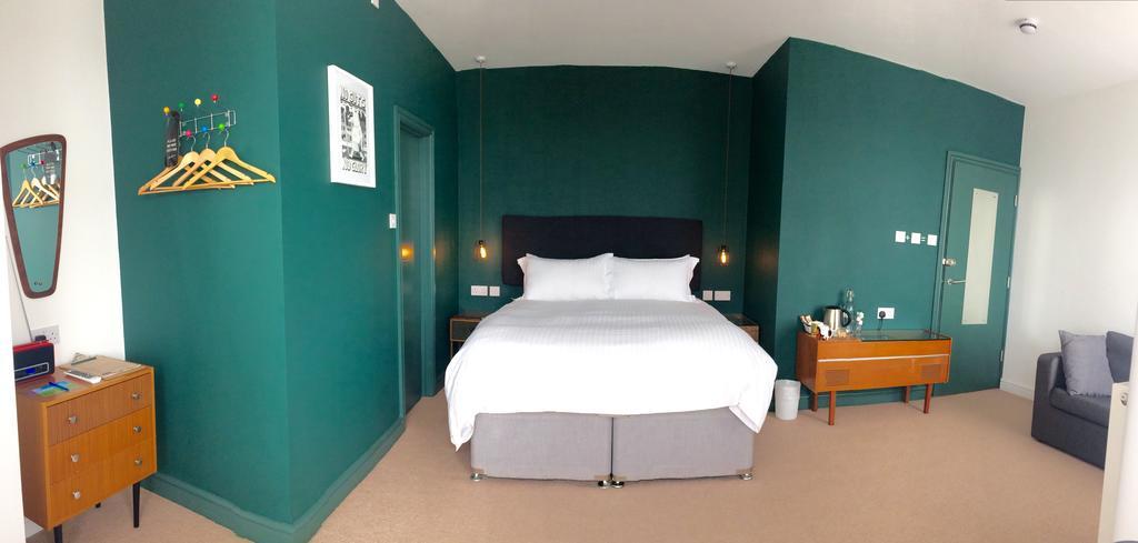 The Blue Door Bed and Breakfast New Quay Exteriör bild